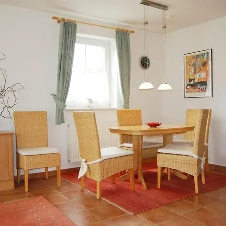 Paula Apartman Born